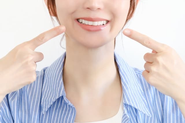歯並びの綺麗な女性の口元